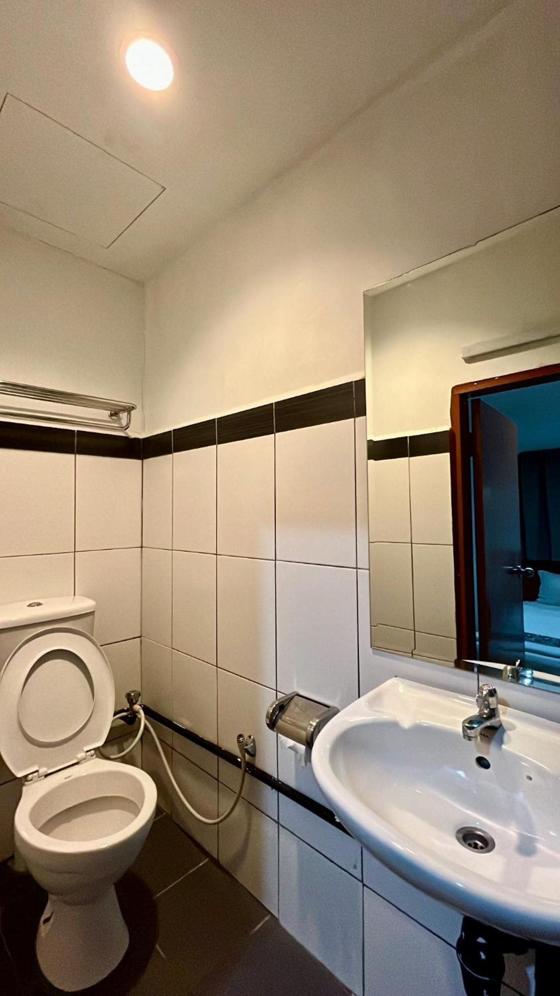Switz Paradise Hotel - 5 Minute Walk To Centre Point And 10 Minute Walk To Waterfront- Kota Kinabalu Exterior foto